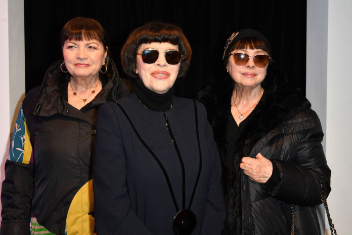 mireille mathieu frères et sœurs