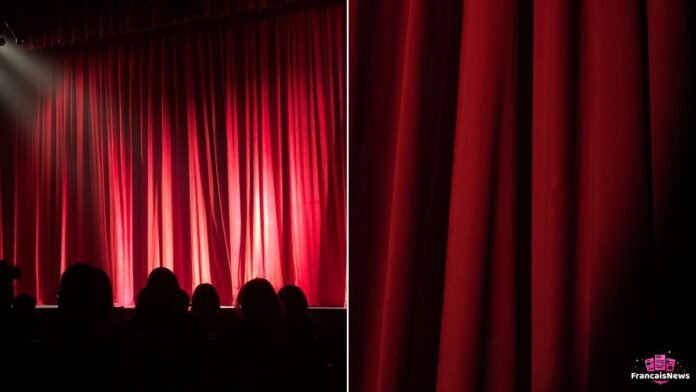 Hommage à Arnaud Denis : scène de théâtre et rideau rouge en mémoire du comédien