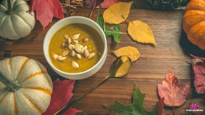 Velouté de potimarron crémeux, une recette automne réconfortante servie dans un bol