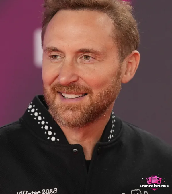 david guetta en gros plan souriant lors de la cérémonie des Latin Grammy 2023