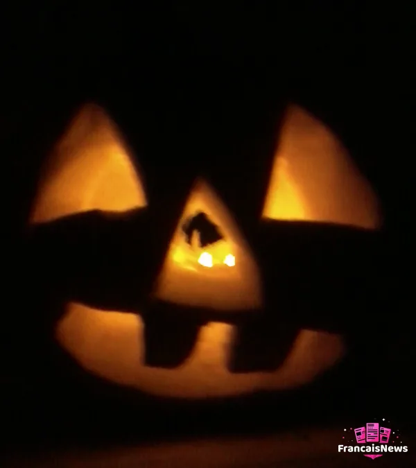 citrouille sculptée et illuminée pour halloween 2026, symbole de la fête du 31 octobre