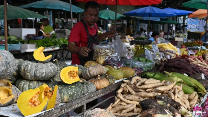 étal de marché rempli de courges et de légumes de saison pour la journee mondiale de l alimentation