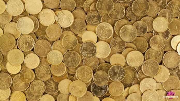 Pièces en euros en gros plan pour illustrer le livret A taux 2027 et l'optimisation de l'épargne