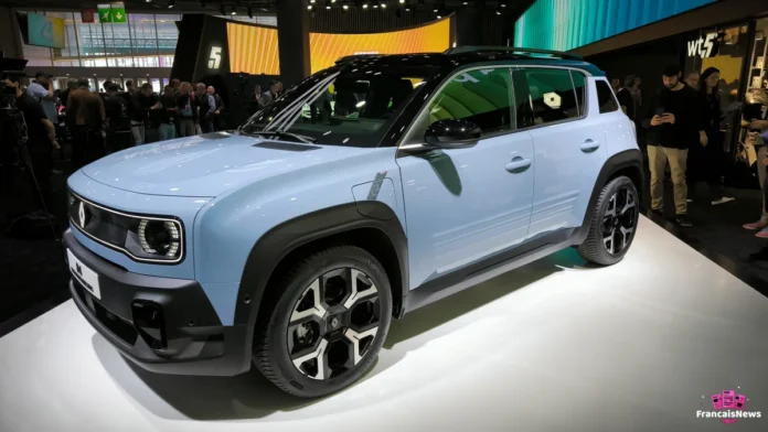 renault 4 e-tech electrique exposee au mondial de l auto 2026 a paris porte de versailles