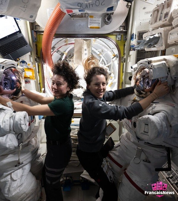 Sophie Adenot prépare sa sortie extravéhiculaire avec Jessica Meir dans l'ISS
